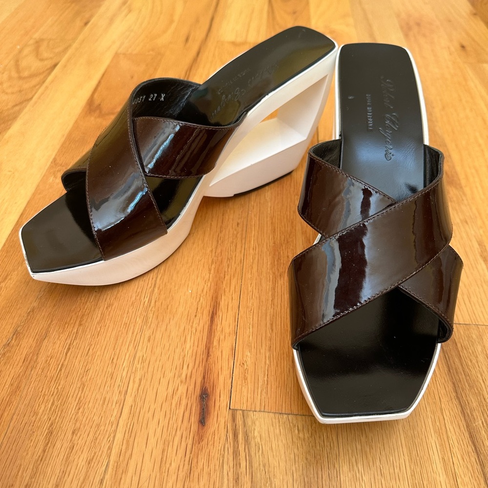Robert Clergerie chocolate & white leather sandals. Excellent condition. Size 9